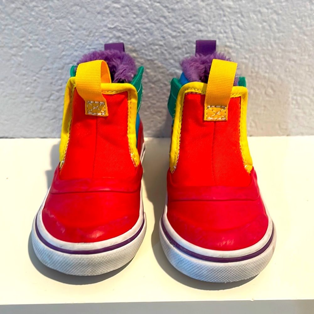 Vans “off the wall” Toddlers Size 4.5 Rainbow colored rain boot.
